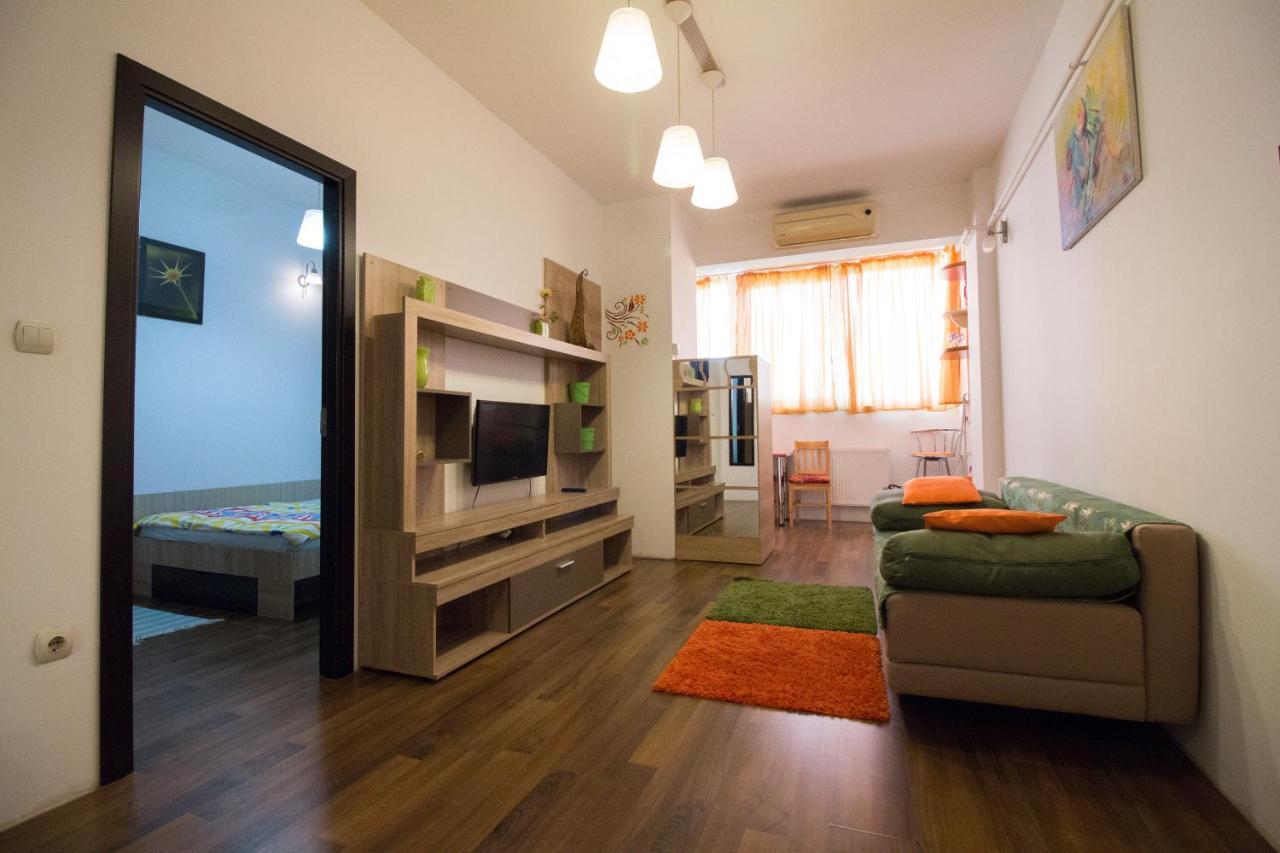 Intim Studio Flat Arad Bagian luar foto