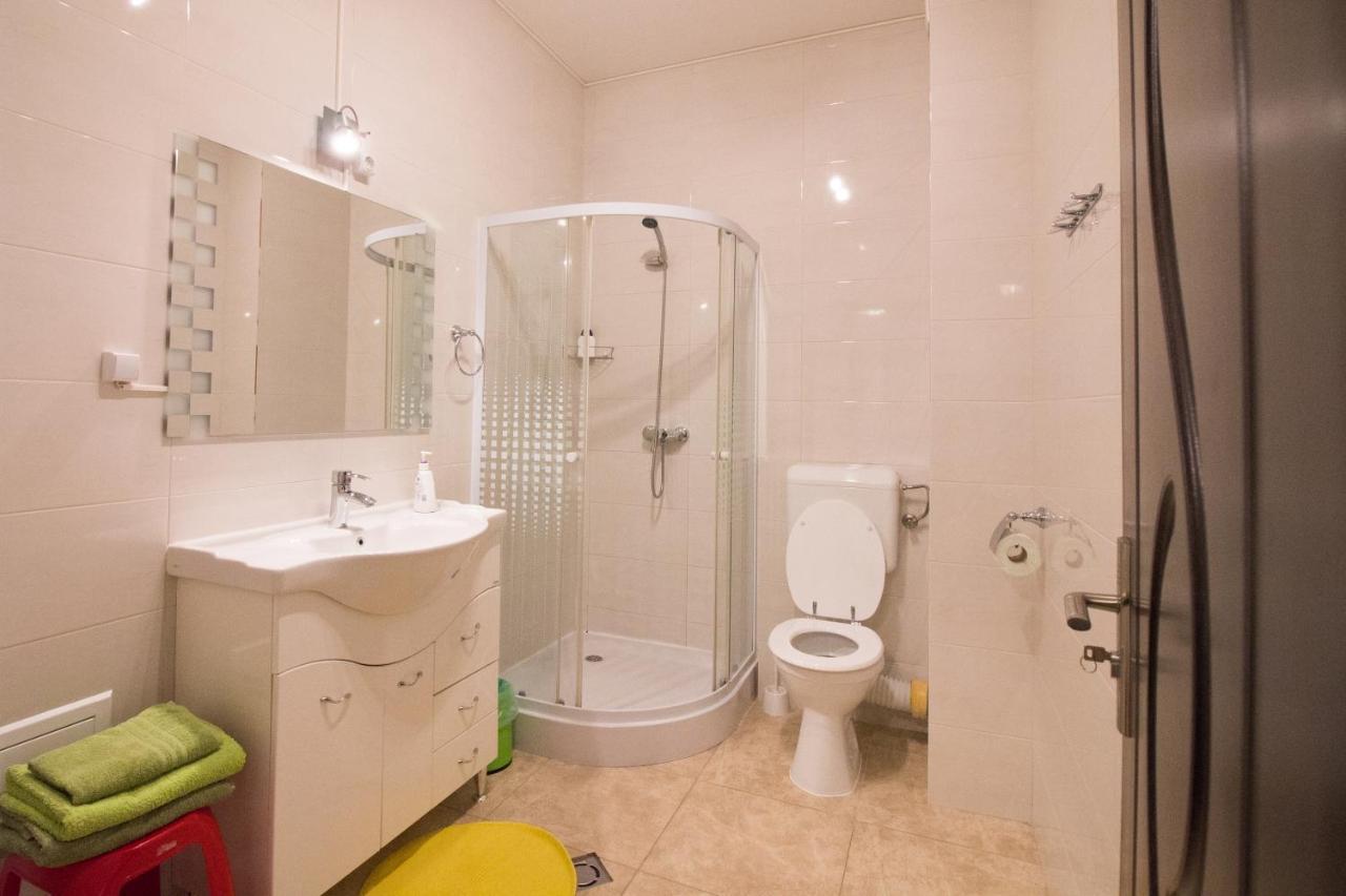 Intim Studio Flat Arad Bagian luar foto