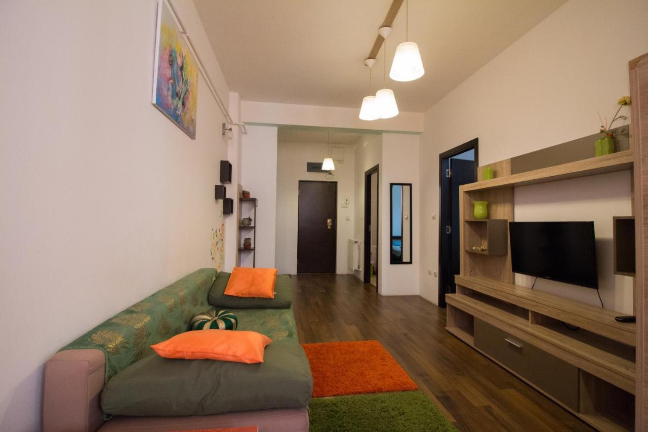 Intim Studio Flat Arad Bagian luar foto