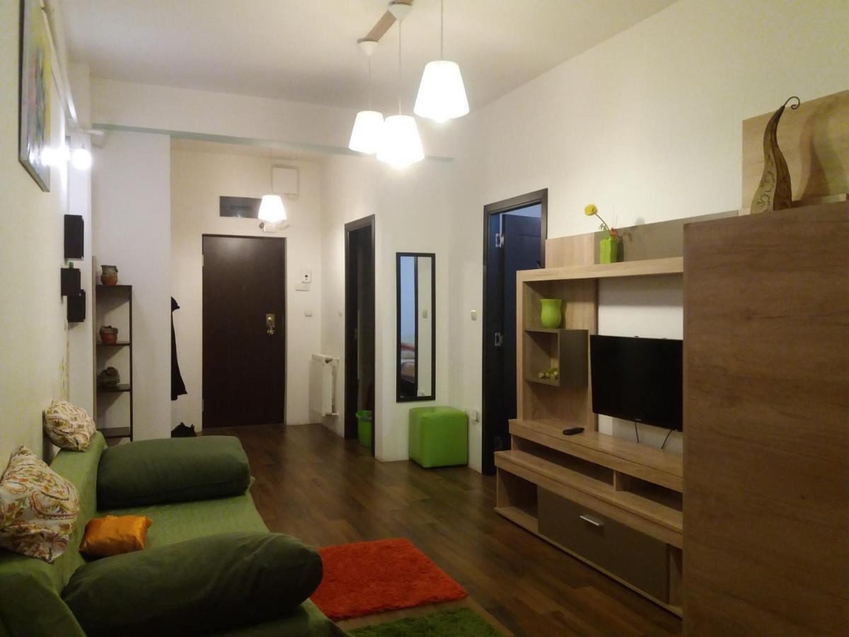 Intim Studio Flat Arad Bagian luar foto