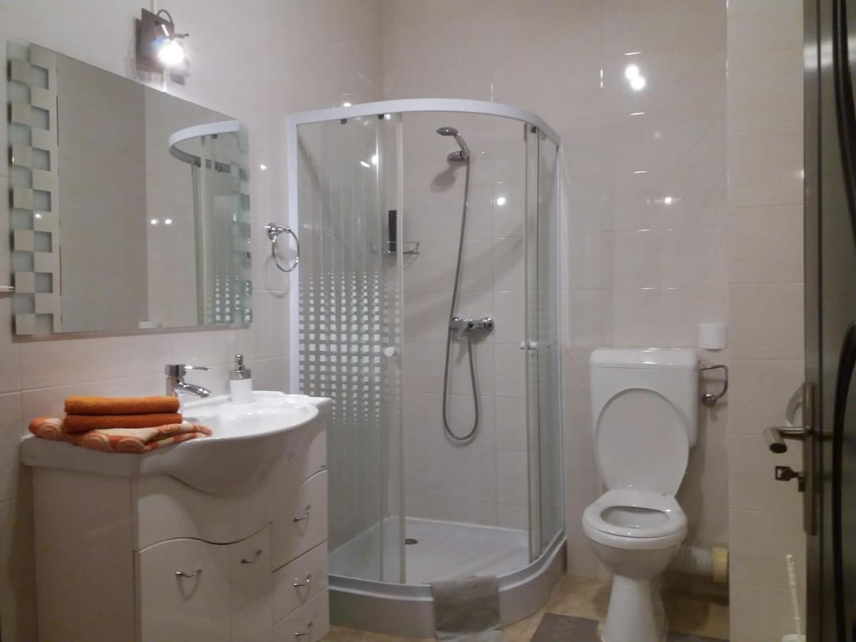 Intim Studio Flat Arad Bagian luar foto